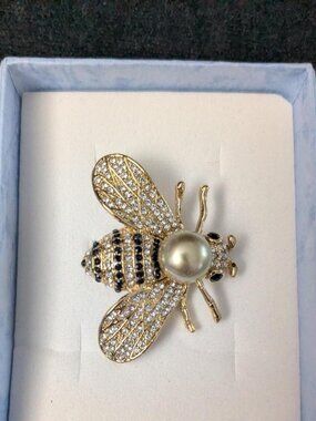 Tulip LY Bee Broach